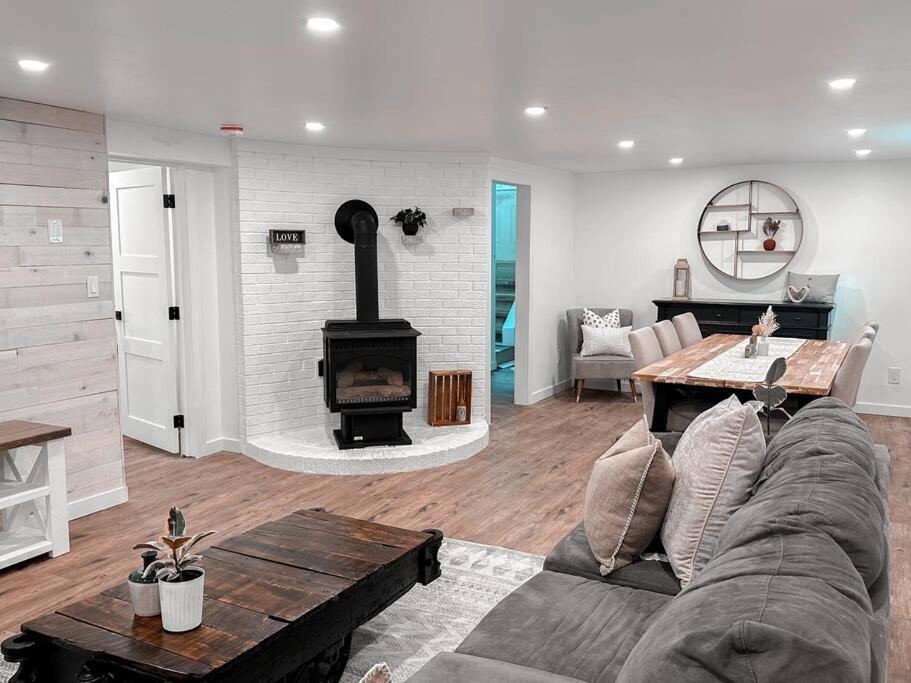 The Victoria Suite In Elora- King Bed Buitenkant foto